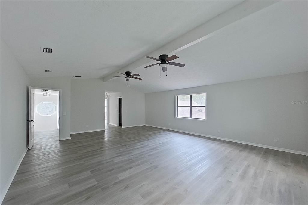 For Sale: $750,000 (5 beds, 3 baths, 5617 Square Feet)