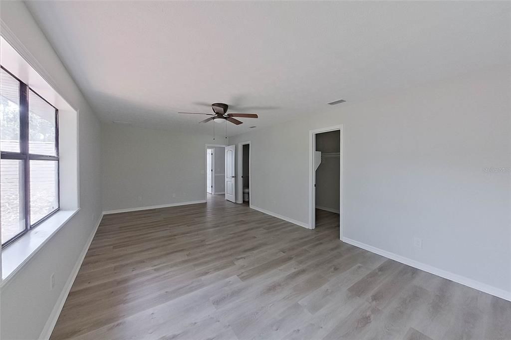For Sale: $750,000 (5 beds, 3 baths, 5617 Square Feet)