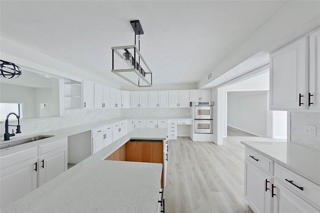 For Sale: $750,000 (5 beds, 3 baths, 5617 Square Feet)