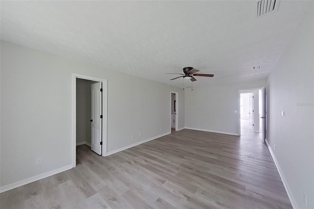 For Sale: $750,000 (5 beds, 3 baths, 5617 Square Feet)