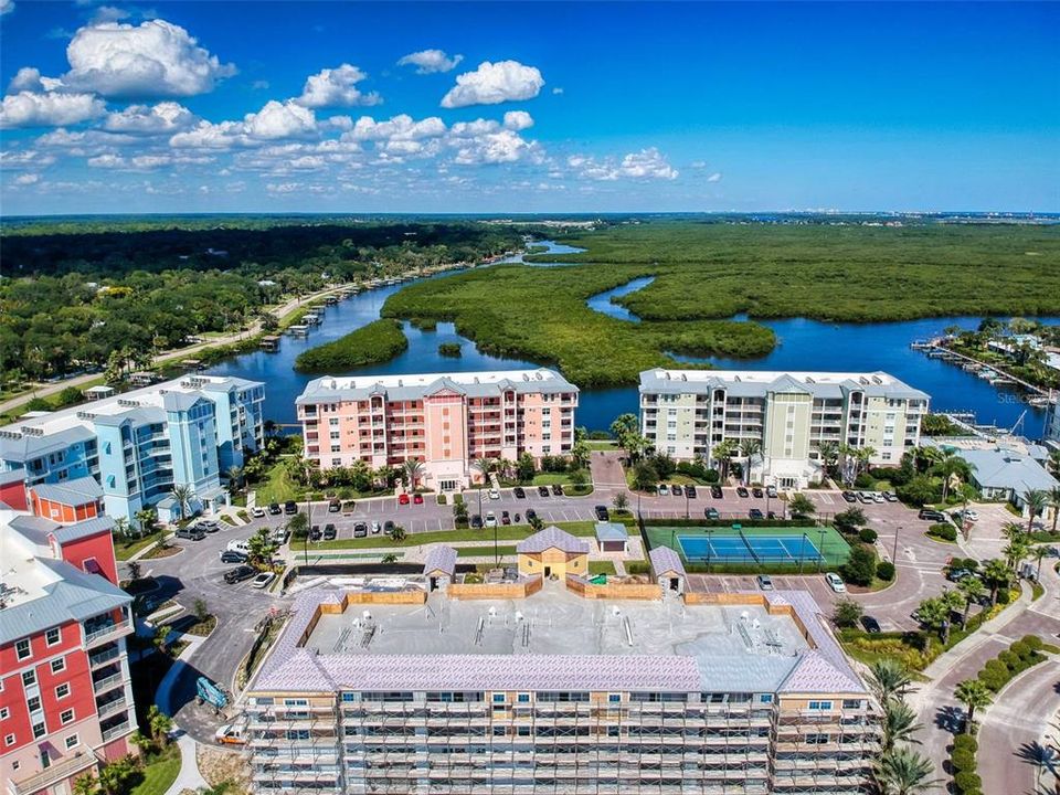 Под контрактом: $719,000 (3 спален, 2 ванн, 1773 Квадратных фут)