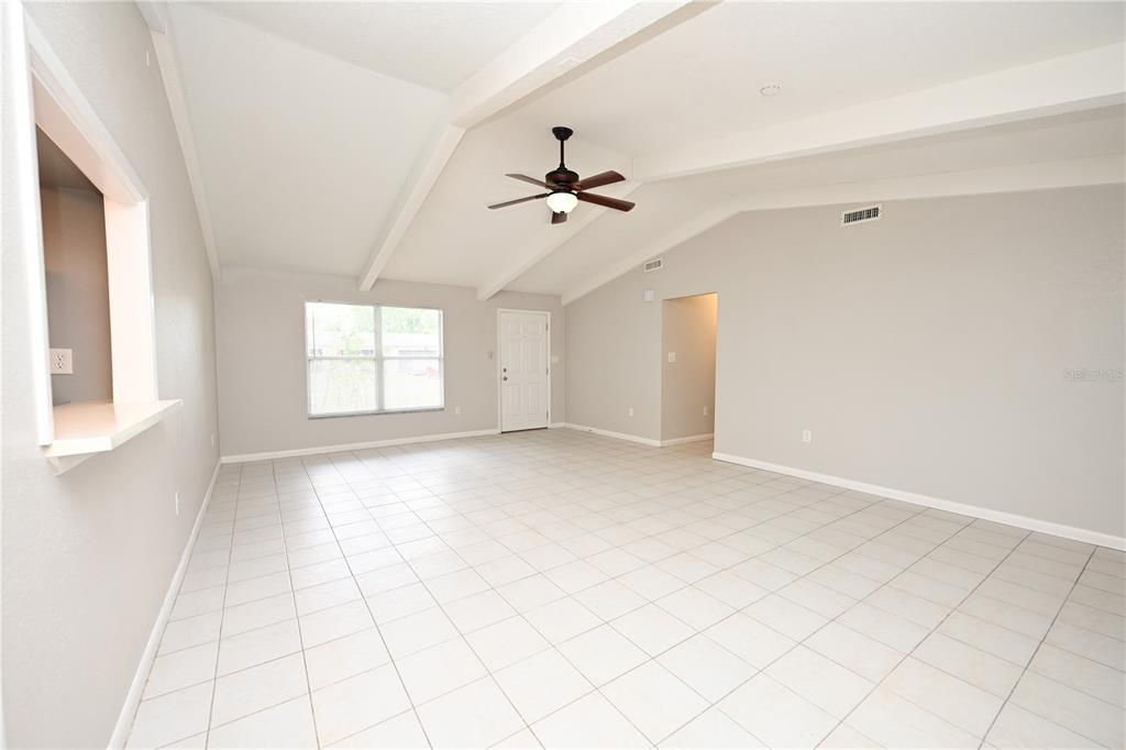 For Rent: $1,960 (3 beds, 3 baths, 1601 Square Feet)