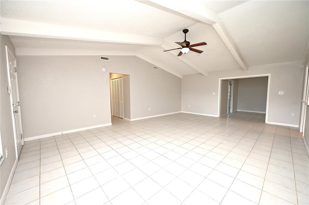 For Rent: $1,960 (3 beds, 3 baths, 1601 Square Feet)