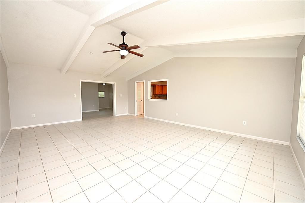 For Rent: $1,960 (3 beds, 3 baths, 1601 Square Feet)