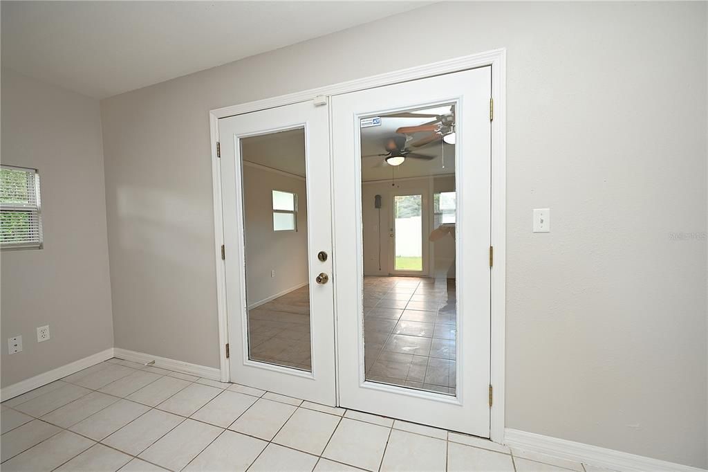For Rent: $1,960 (3 beds, 3 baths, 1601 Square Feet)