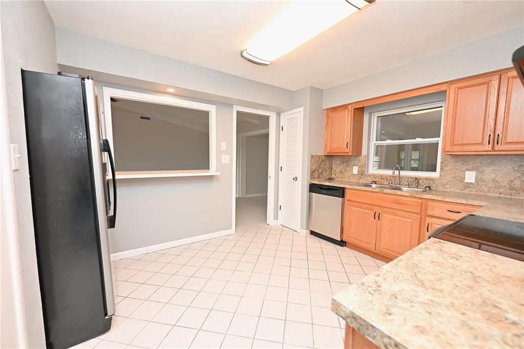 For Rent: $1,960 (3 beds, 3 baths, 1601 Square Feet)