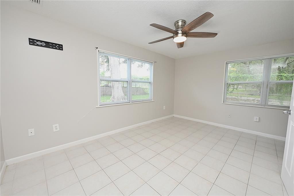 For Rent: $1,960 (3 beds, 3 baths, 1601 Square Feet)