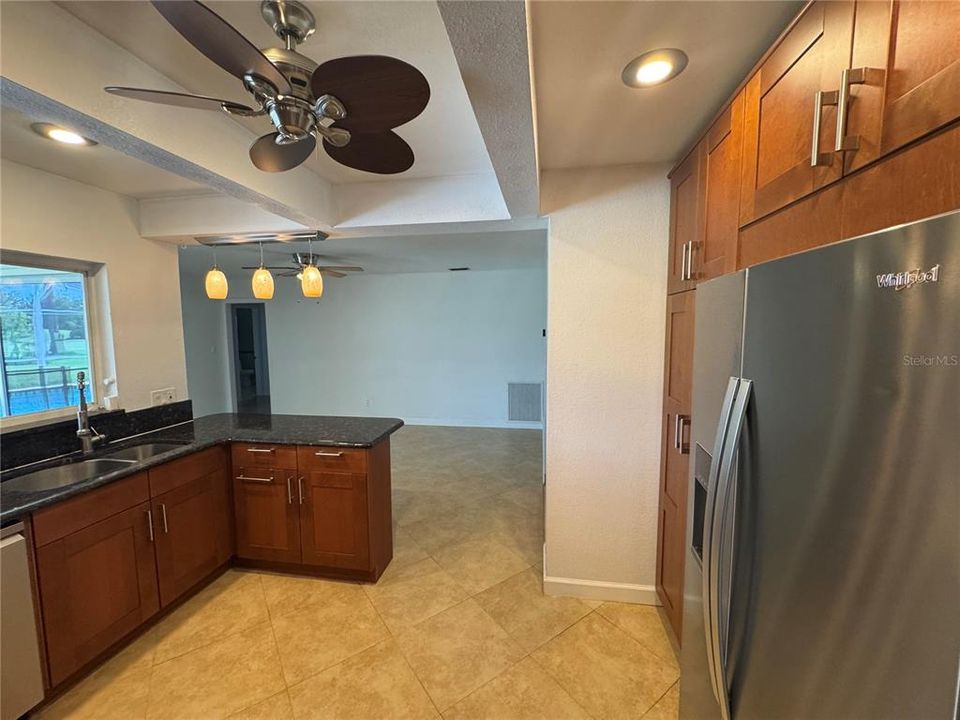 For Rent: $3,600 (4 beds, 2 baths, 1961 Square Feet)