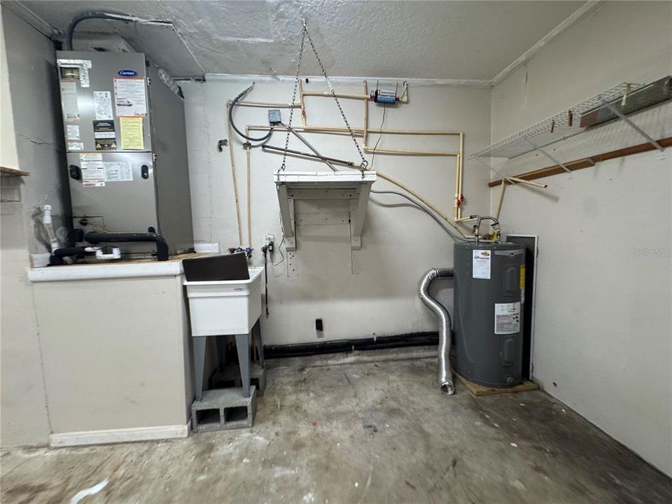 For Rent: $3,600 (4 beds, 2 baths, 1961 Square Feet)