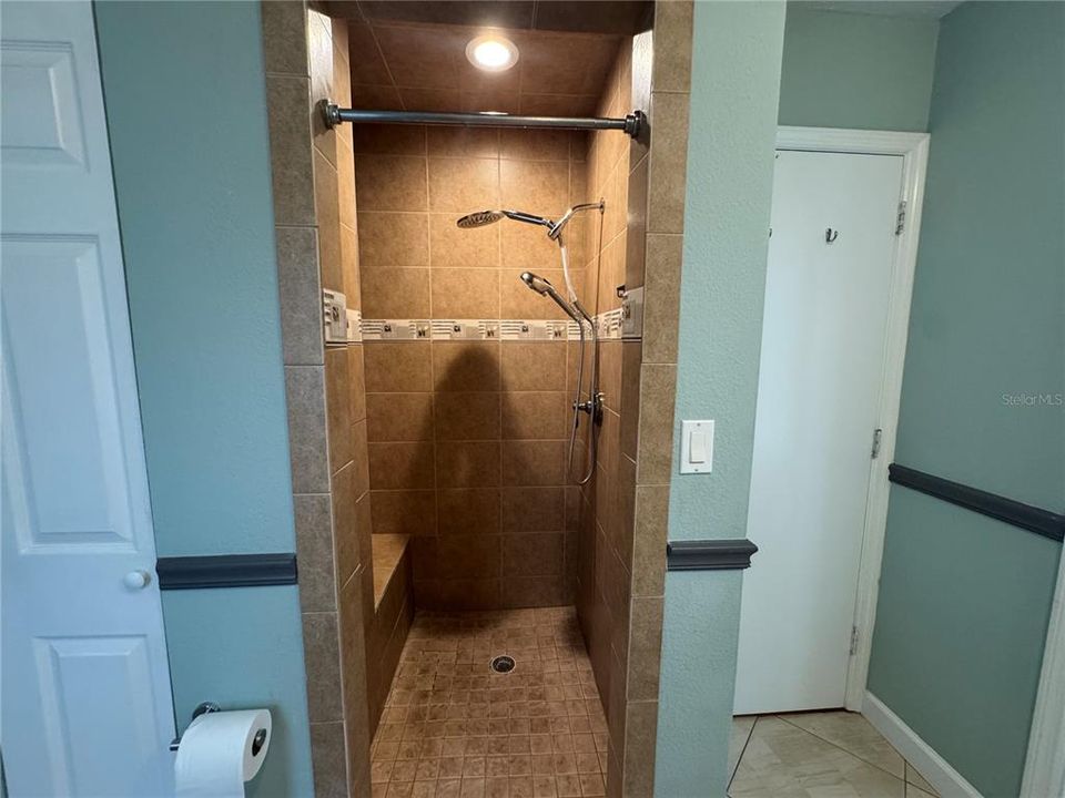 For Rent: $3,600 (4 beds, 2 baths, 1961 Square Feet)
