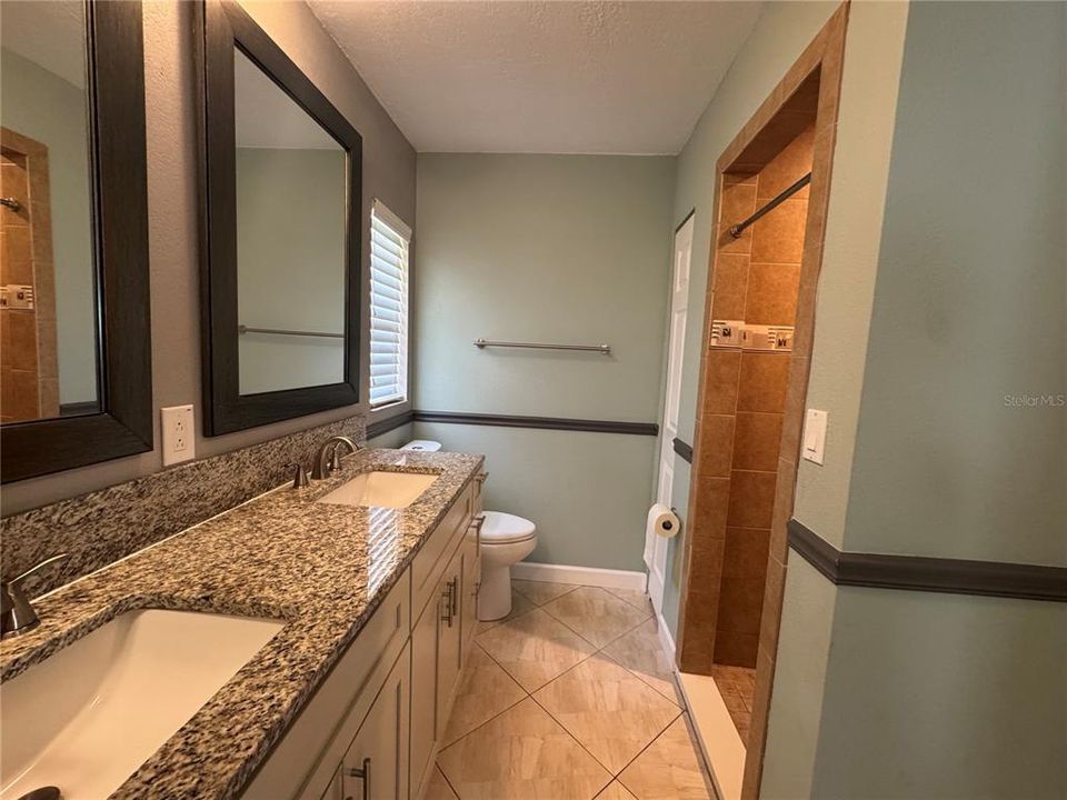 For Rent: $3,600 (4 beds, 2 baths, 1961 Square Feet)