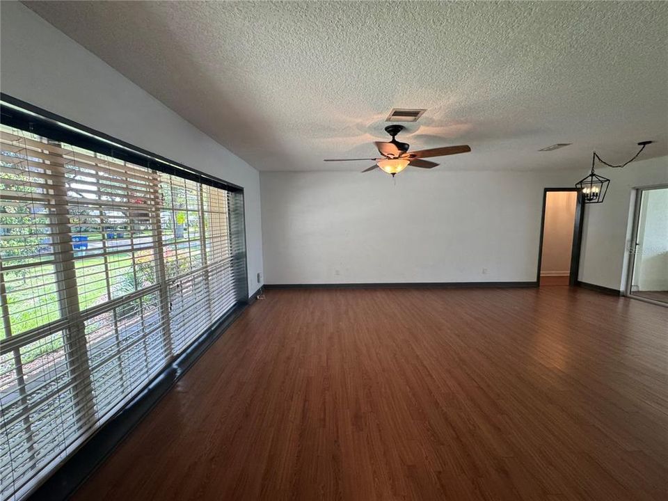 For Rent: $3,600 (4 beds, 2 baths, 1961 Square Feet)