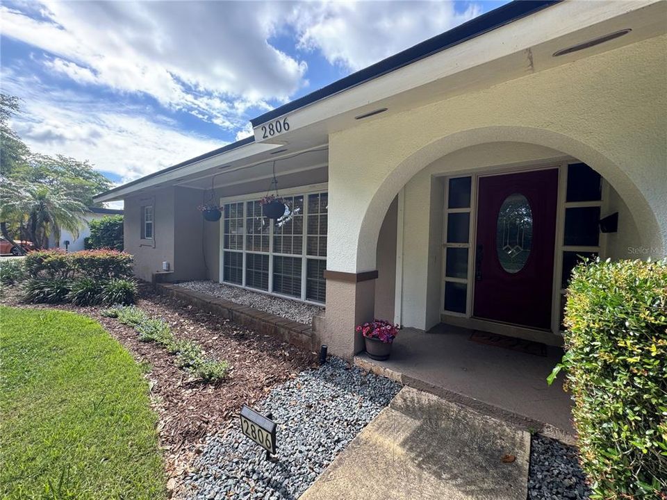 For Rent: $3,600 (4 beds, 2 baths, 1961 Square Feet)