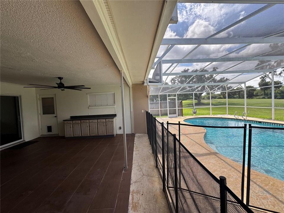 For Rent: $3,600 (4 beds, 2 baths, 1961 Square Feet)