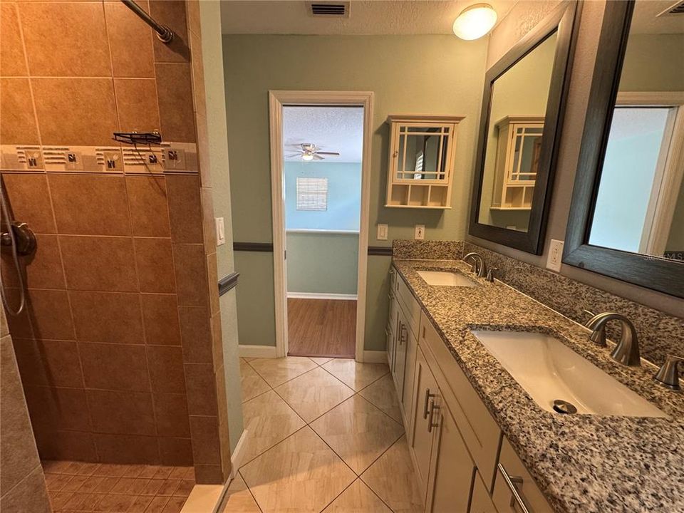 For Rent: $3,600 (4 beds, 2 baths, 1961 Square Feet)