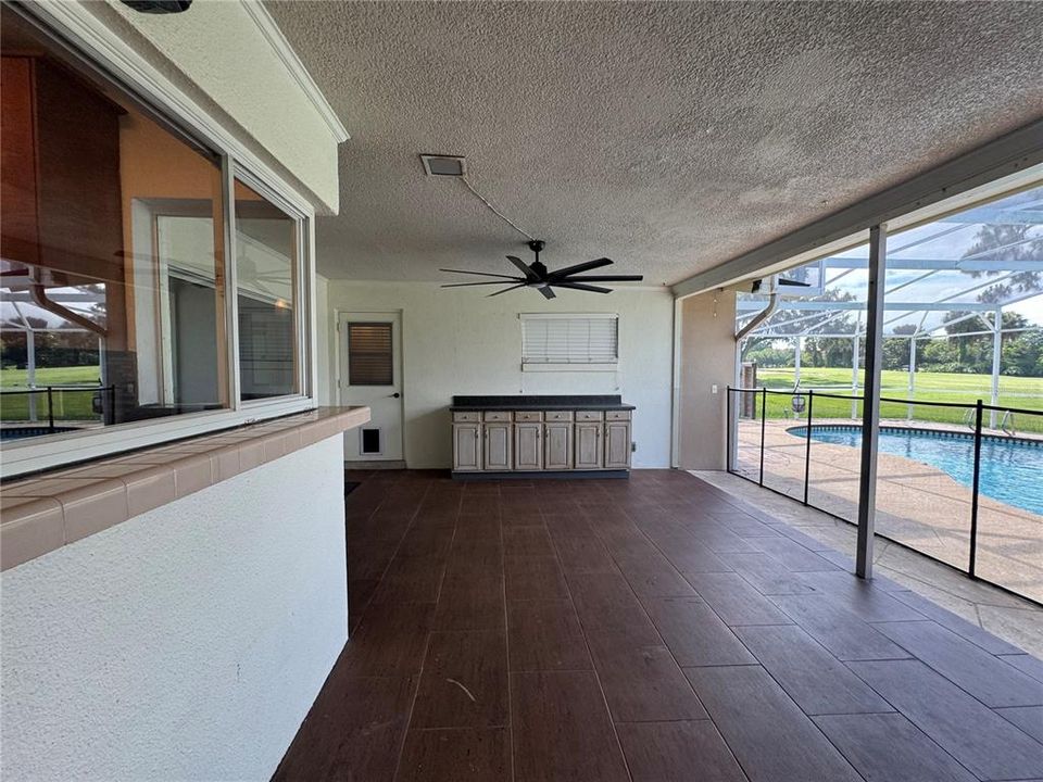For Rent: $3,600 (4 beds, 2 baths, 1961 Square Feet)