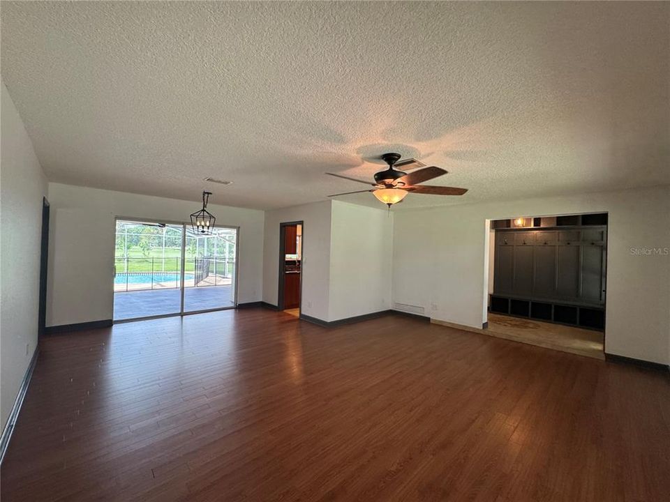 For Rent: $3,600 (4 beds, 2 baths, 1961 Square Feet)