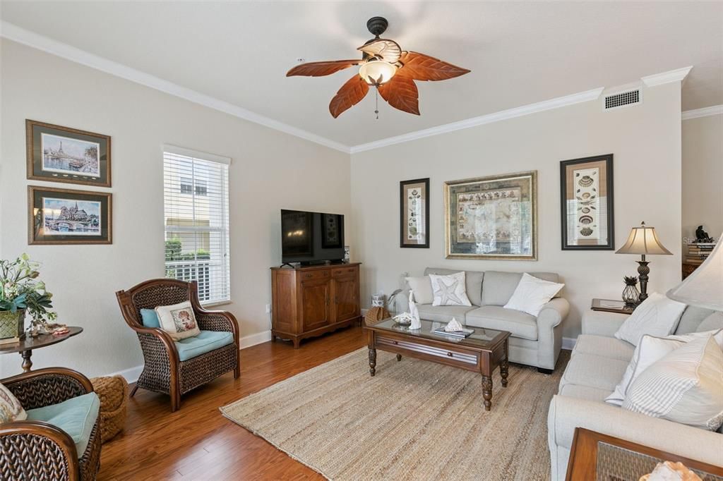 For Sale: $735,000 (3 beds, 2 baths, 1737 Square Feet)