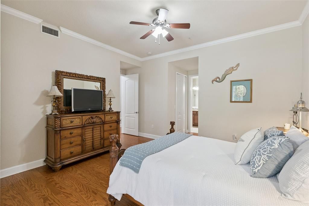For Sale: $735,000 (3 beds, 2 baths, 1737 Square Feet)