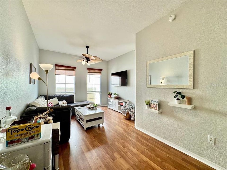 For Rent: $2,650 (2 beds, 2 baths, 1231 Square Feet)
