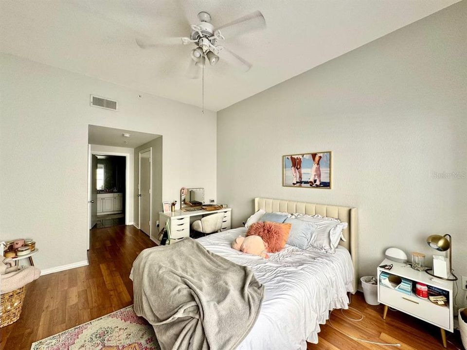 For Rent: $2,650 (2 beds, 2 baths, 1231 Square Feet)