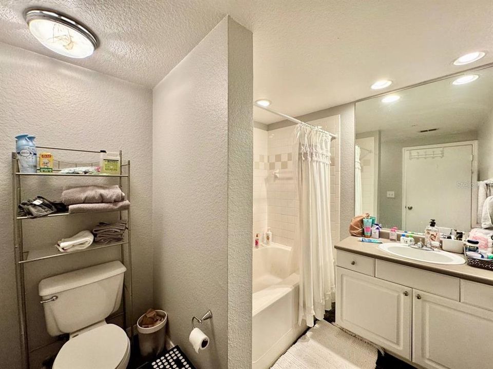 For Rent: $2,650 (2 beds, 2 baths, 1231 Square Feet)