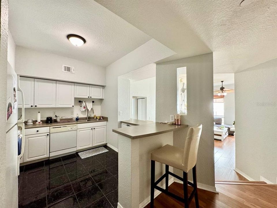 For Rent: $2,650 (2 beds, 2 baths, 1231 Square Feet)