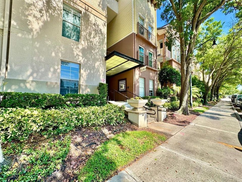For Rent: $2,650 (2 beds, 2 baths, 1231 Square Feet)