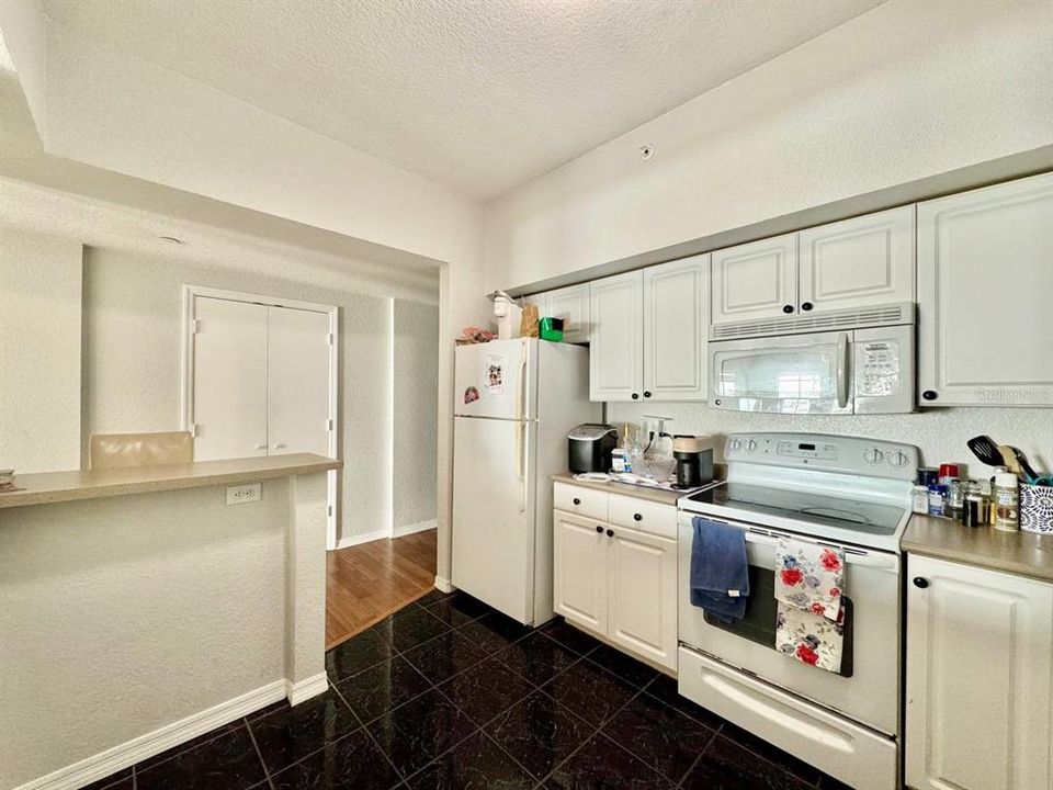 For Rent: $2,650 (2 beds, 2 baths, 1231 Square Feet)