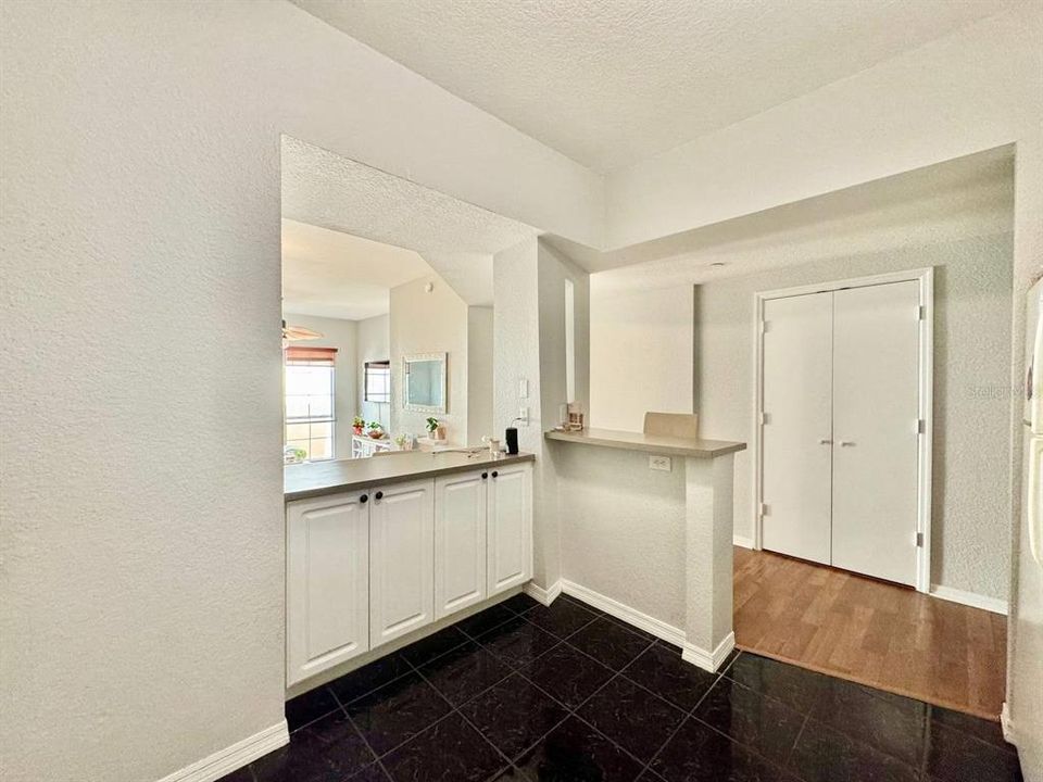 For Rent: $2,650 (2 beds, 2 baths, 1231 Square Feet)