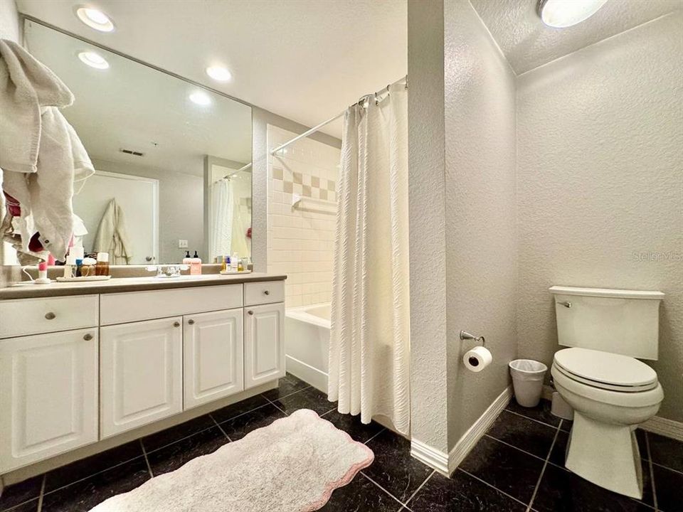 For Rent: $2,650 (2 beds, 2 baths, 1231 Square Feet)