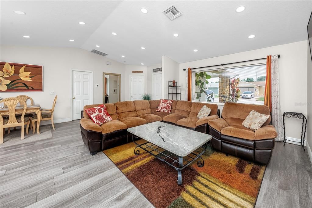 For Sale: $395,000 (3 beds, 2 baths, 1476 Square Feet)
