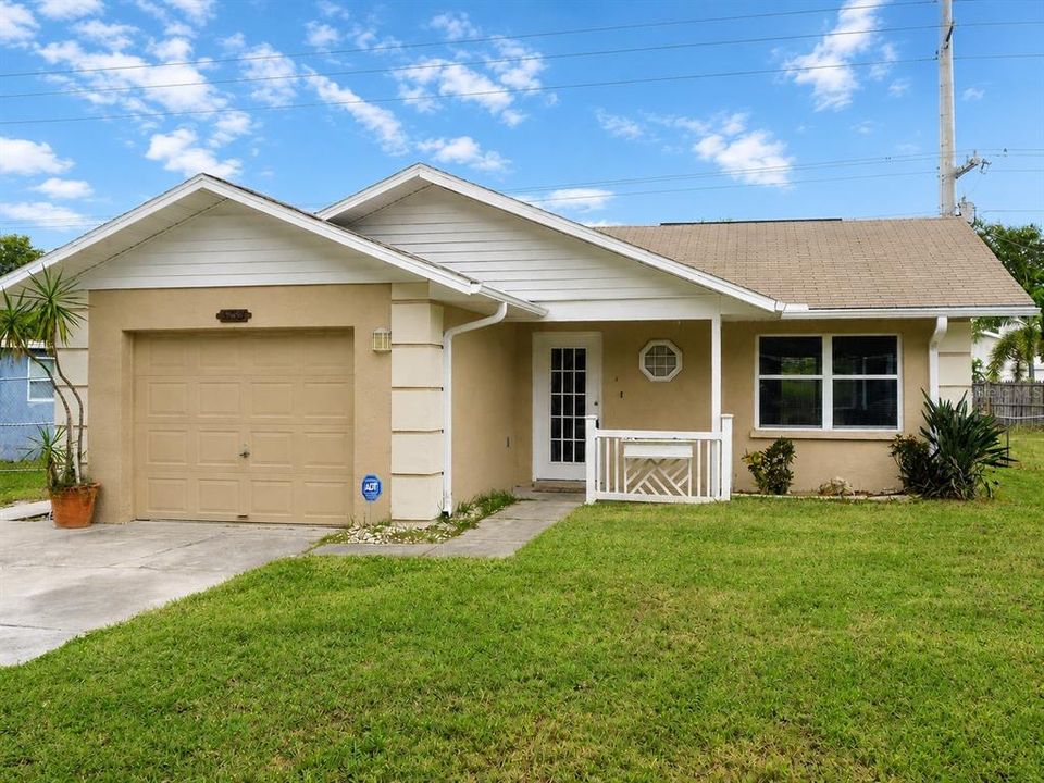 For Rent: $2,500 (3 beds, 2 baths, 1249 Square Feet)
