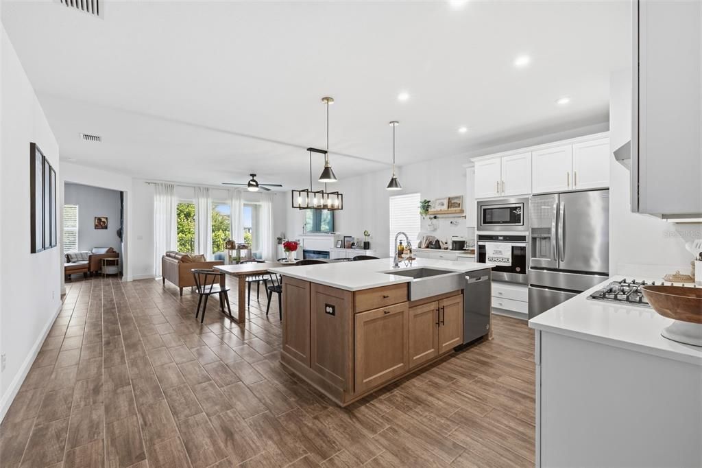 En Venta: $559,900 (4 camas, 3 baños, 2494 Pies cuadrados)