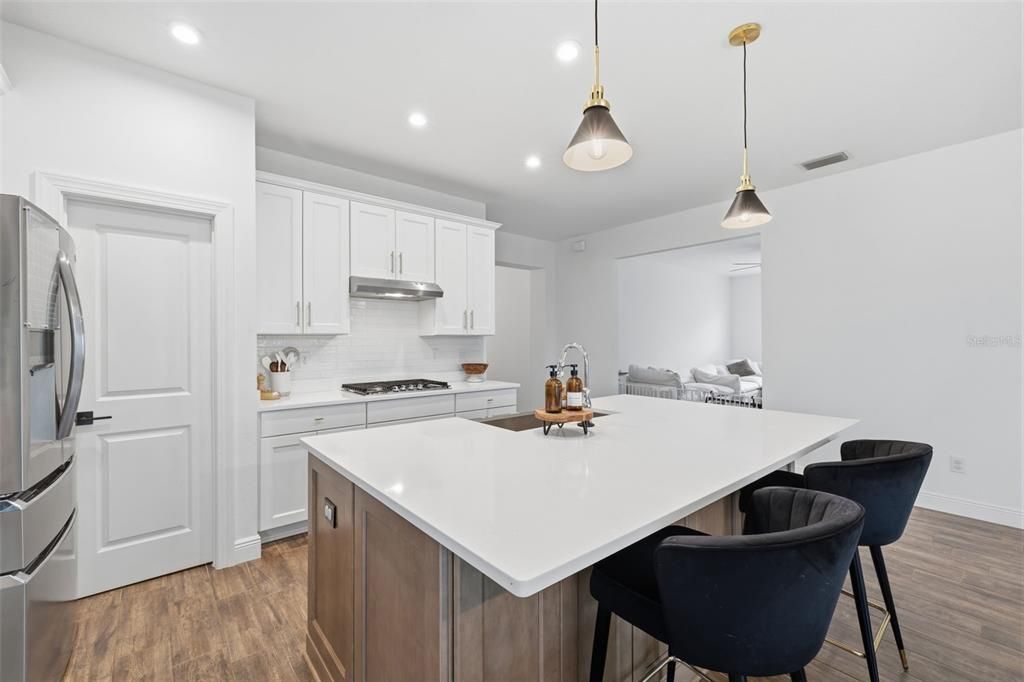 En Venta: $559,900 (4 camas, 3 baños, 2494 Pies cuadrados)