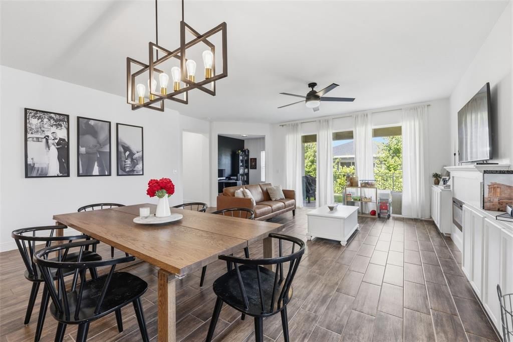 En Venta: $559,900 (4 camas, 3 baños, 2494 Pies cuadrados)