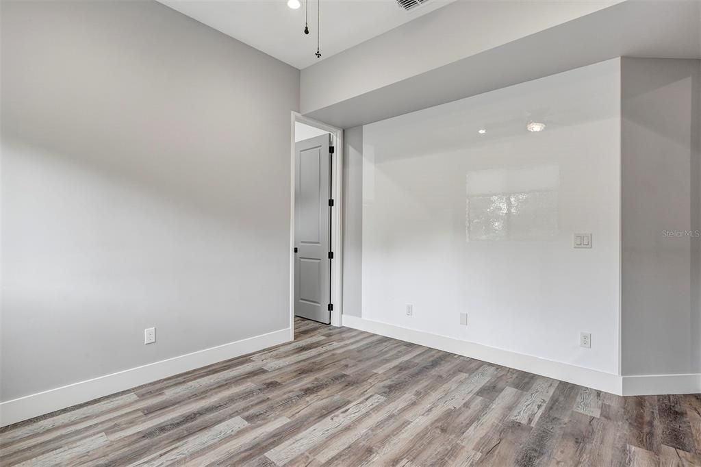 For Sale: $899,000 (5 beds, 2 baths, 2858 Square Feet)