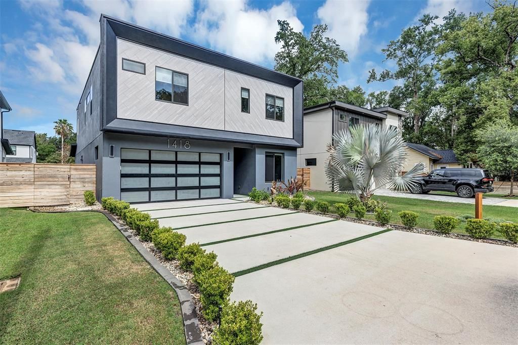 For Sale: $899,000 (5 beds, 2 baths, 2858 Square Feet)