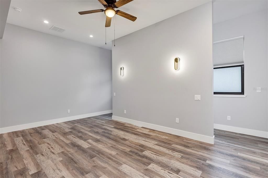 For Sale: $899,000 (5 beds, 2 baths, 2858 Square Feet)