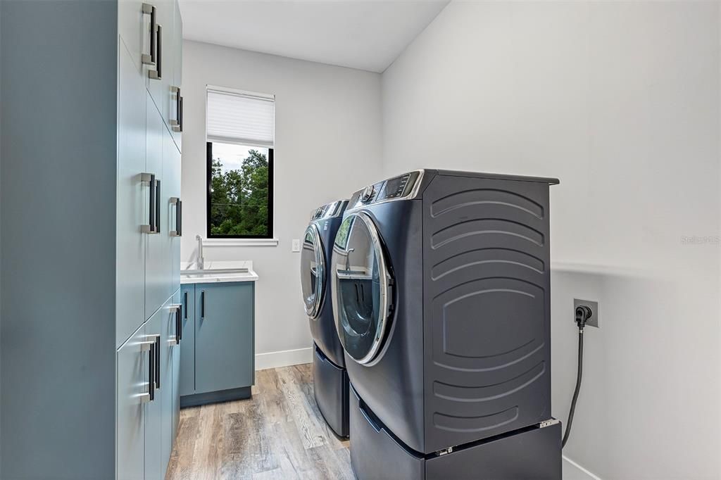 For Sale: $899,000 (5 beds, 2 baths, 2858 Square Feet)