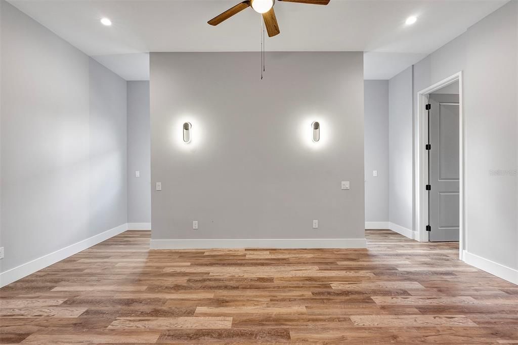 For Sale: $899,000 (5 beds, 2 baths, 2858 Square Feet)