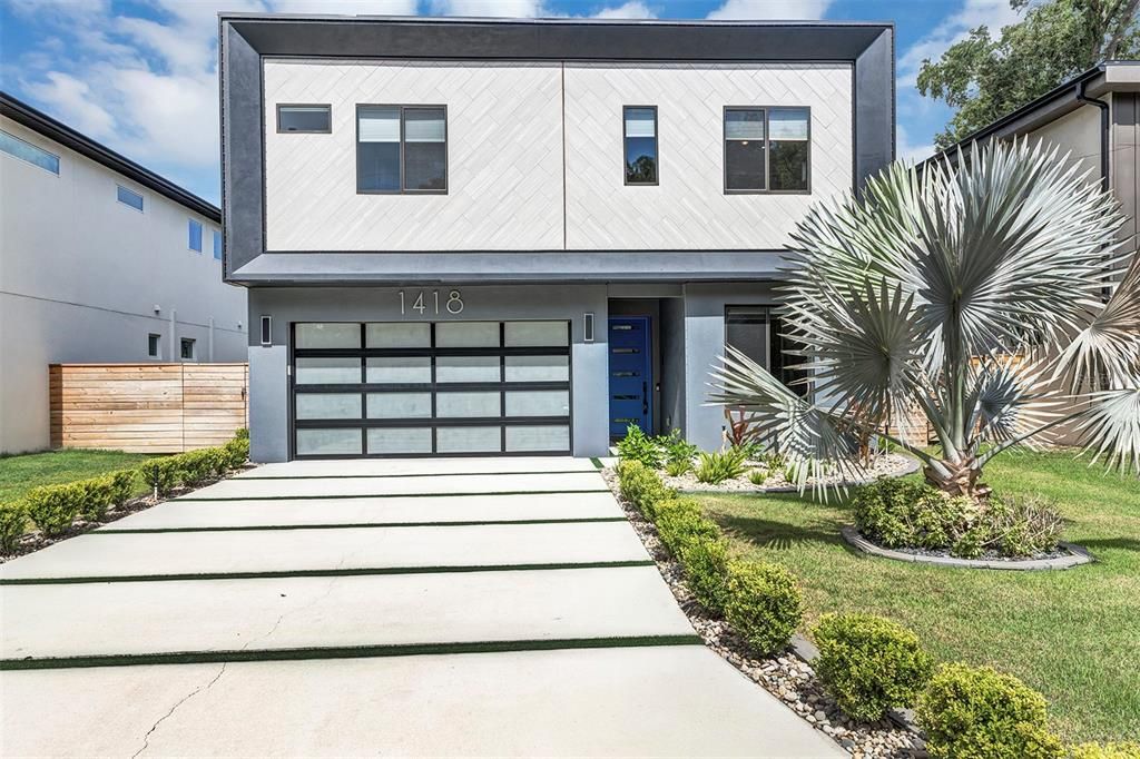 For Sale: $899,000 (5 beds, 2 baths, 2858 Square Feet)