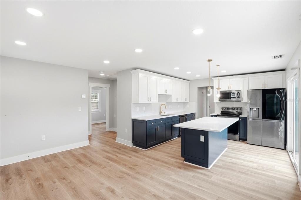 For Sale: $349,000 (3 beds, 2 baths, 1137 Square Feet)