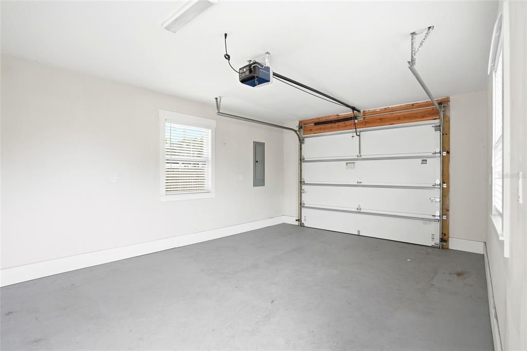 For Sale: $349,000 (3 beds, 2 baths, 1137 Square Feet)