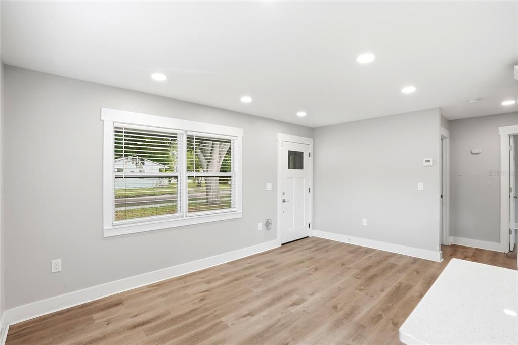 For Sale: $349,000 (3 beds, 2 baths, 1137 Square Feet)