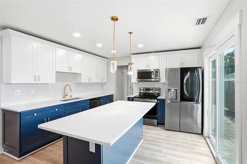 For Sale: $349,000 (3 beds, 2 baths, 1137 Square Feet)