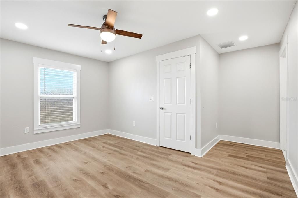 For Sale: $349,000 (3 beds, 2 baths, 1137 Square Feet)