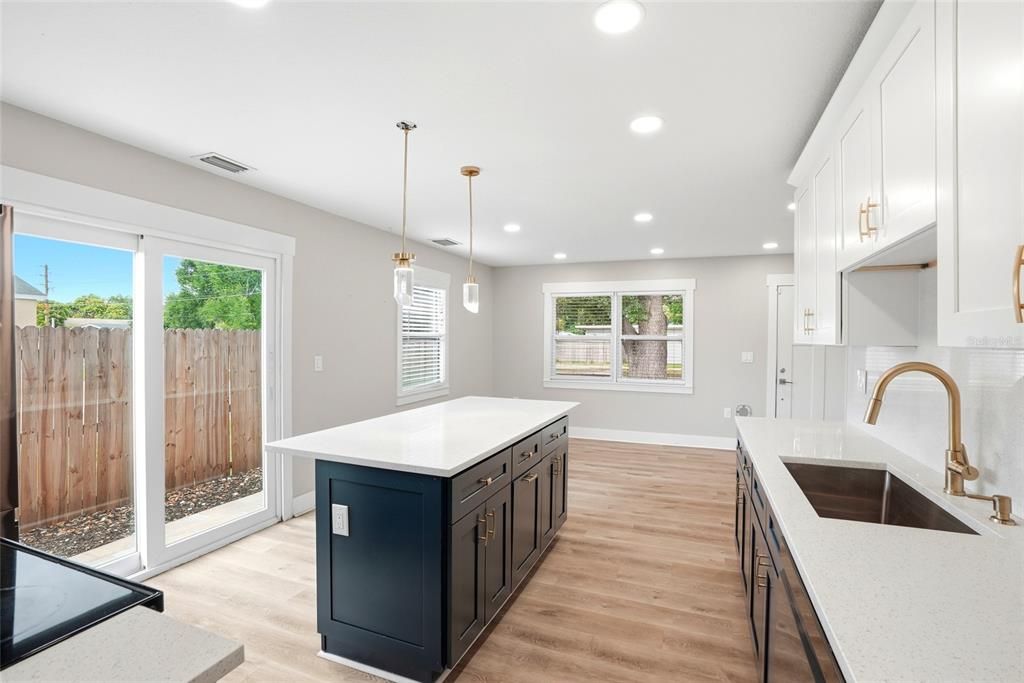 For Sale: $349,000 (3 beds, 2 baths, 1137 Square Feet)