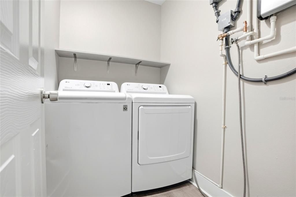 For Sale: $349,000 (3 beds, 2 baths, 1137 Square Feet)