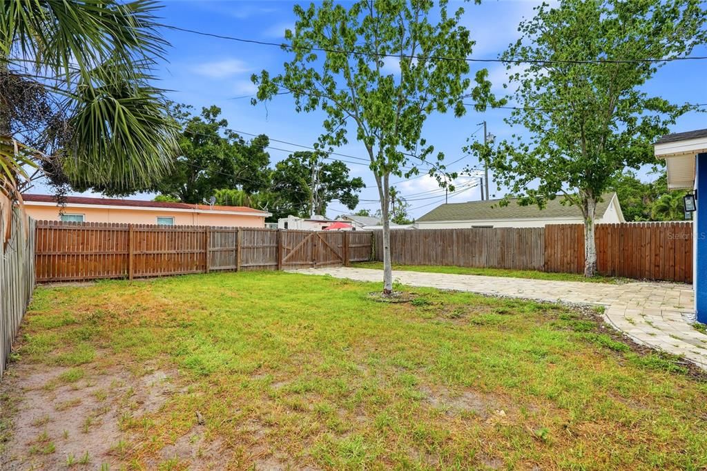 For Sale: $349,000 (3 beds, 2 baths, 1137 Square Feet)